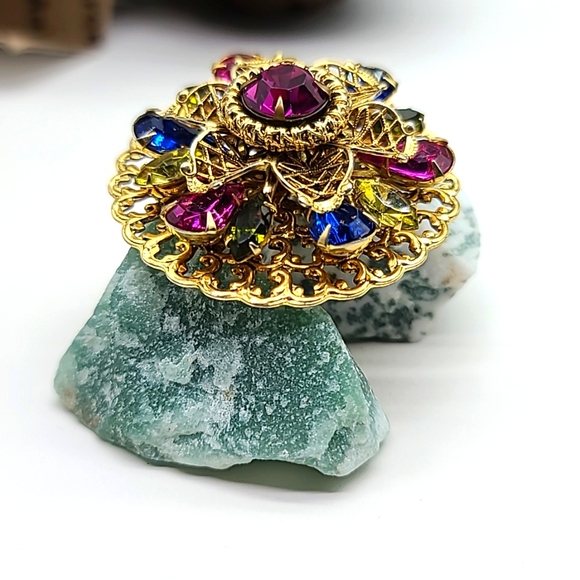 Vintage 1960's Unsigned Gold Filigree & Rhinestone Multi-Layered Brooch Gorgeous - Picture 10 of 11